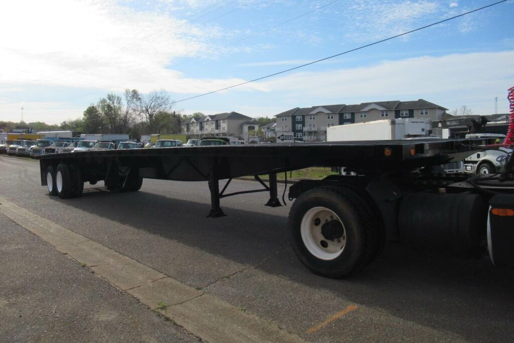 2004 Lufkin 48×102 Combination Flatbed Trailer – Spring, Sliding Axle