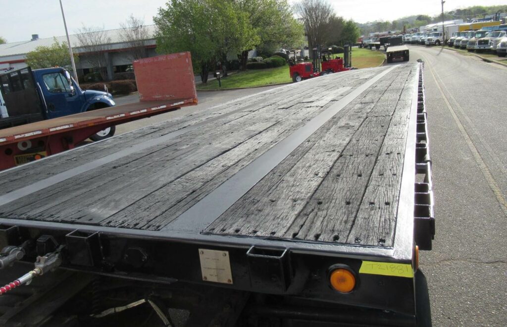 2004 Lufkin 48×102 Combination Flatbed Trailer – Spring, Sliding Axle