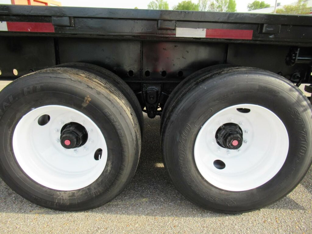 2004 Lufkin 48×102 Combination Flatbed Trailer – Spring, Sliding Axle