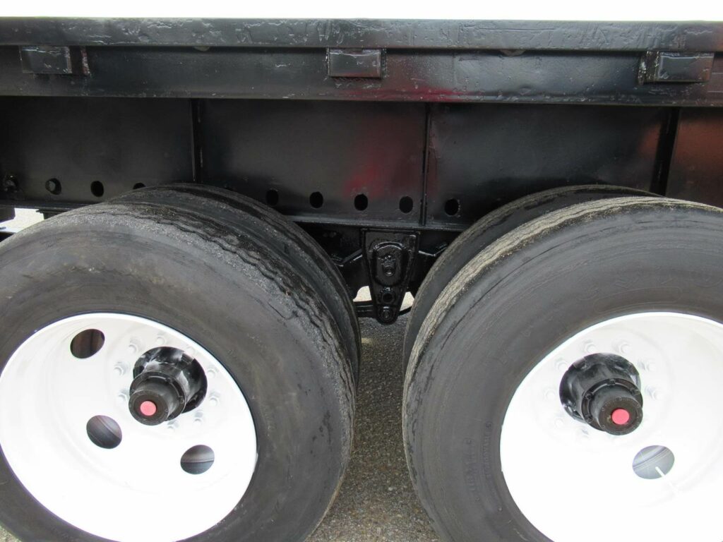 2004 Lufkin 48×102 Combination Flatbed Trailer – Spring, Sliding Axle