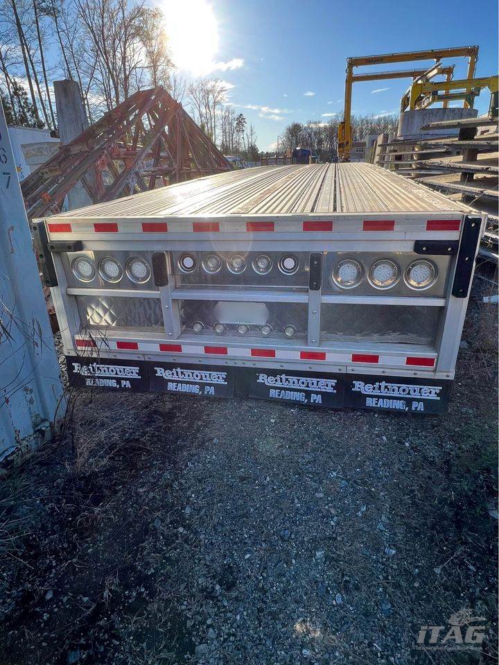 2018 Reitnouer 48ft Flatbed Trailer – All Aluminum, Aluminum Floor, Spread Axle, Toolbox, Front Lift Axle, Rear Dump Valve, Big Bubba