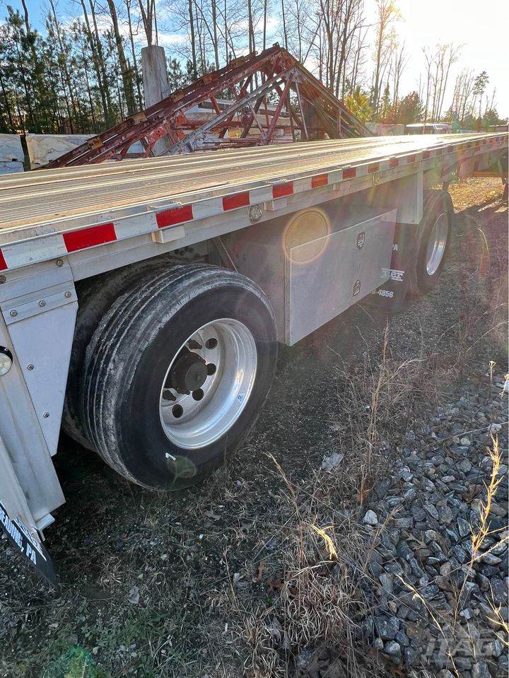 2018 Reitnouer 48ft Flatbed Trailer – All Aluminum, Aluminum Floor, Spread Axle, Toolbox, Front Lift Axle, Rear Dump Valve, Big Bubba