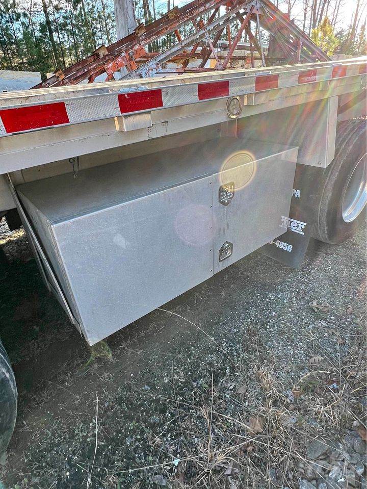 2018 Reitnouer 48ft Flatbed Trailer – All Aluminum, Aluminum Floor, Spread Axle, Toolbox, Front Lift Axle, Rear Dump Valve, Big Bubba