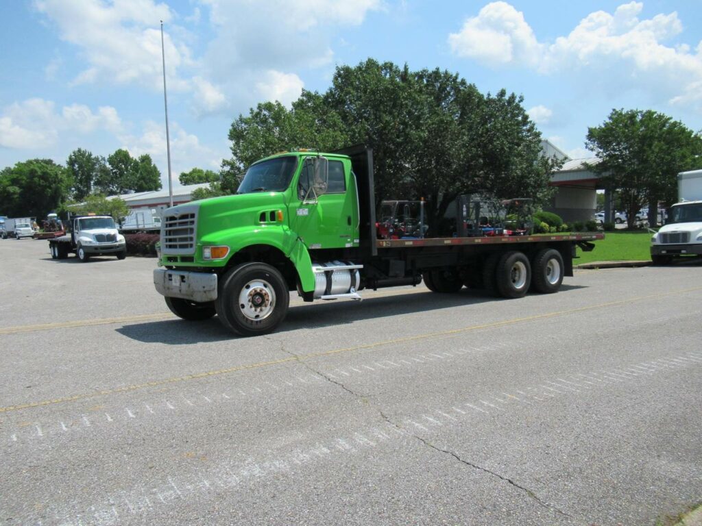 2007 Sterling L9500 Tandem Axle 26 ft Flatbed Truck – 385HP, Manual