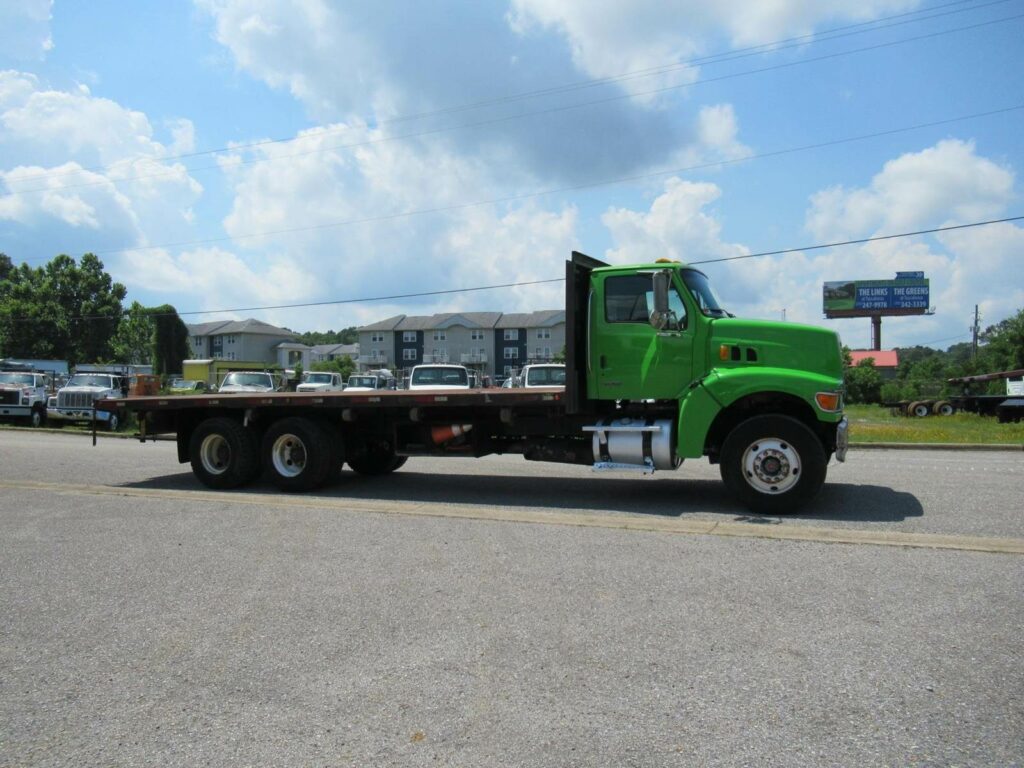 2007 Sterling L9500 Tandem Axle 26 ft Flatbed Truck – 385HP, Manual