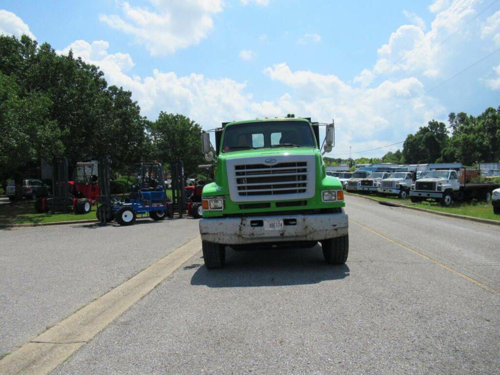 2007 Sterling L9500 Tandem Axle 26 ft Flatbed Truck – 385HP, Manual