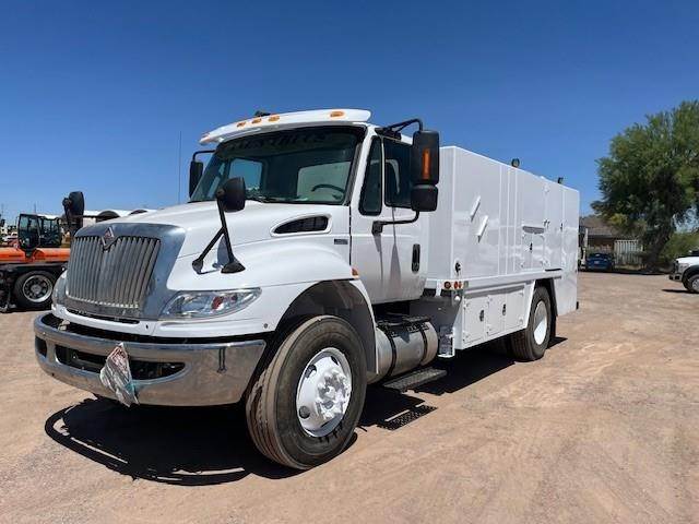 2013 International DuraStar 4400 Fuel & Lube Truck