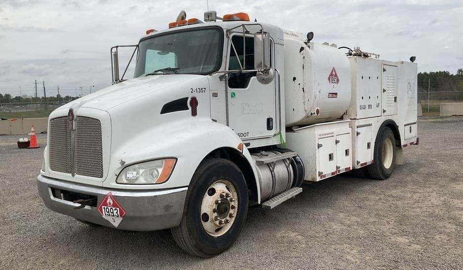 2013 Kenworth T370 Fuel & Lube Truck