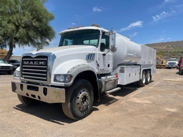 2015 Mack Granite GU713 Fuel & Lube Truck – 435HP