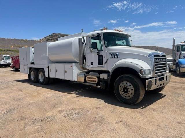 2015 Mack Granite GU713 Fuel & Lube Truck – 435HP