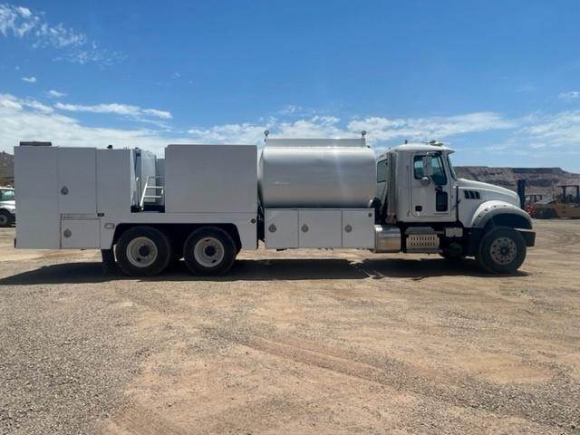 2015 Mack Granite GU713 Fuel & Lube Truck – 435HP