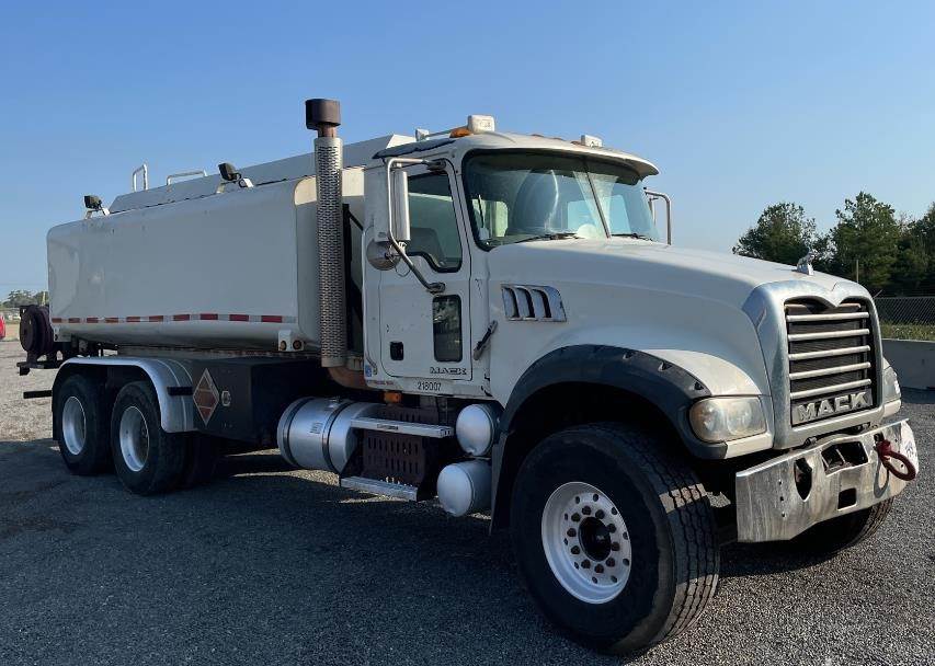 2008 Mack Granite GU713 Fuel & Lube Truck – 435HP