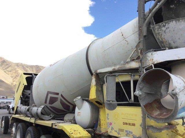 2006 Oshkosh S2146 Mixer / Ready Mix / Concrete Truck – Cummins, 6 Speed Automatic