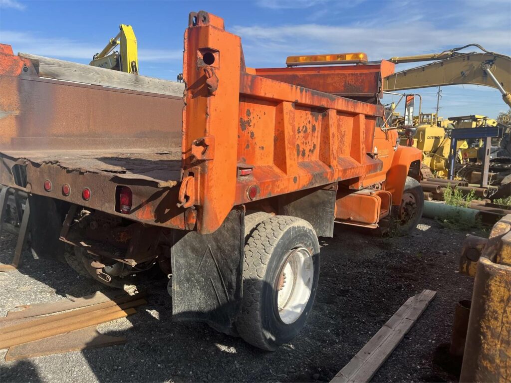 1985 Ford F-800 Plow / Spreader Truck – 130HP