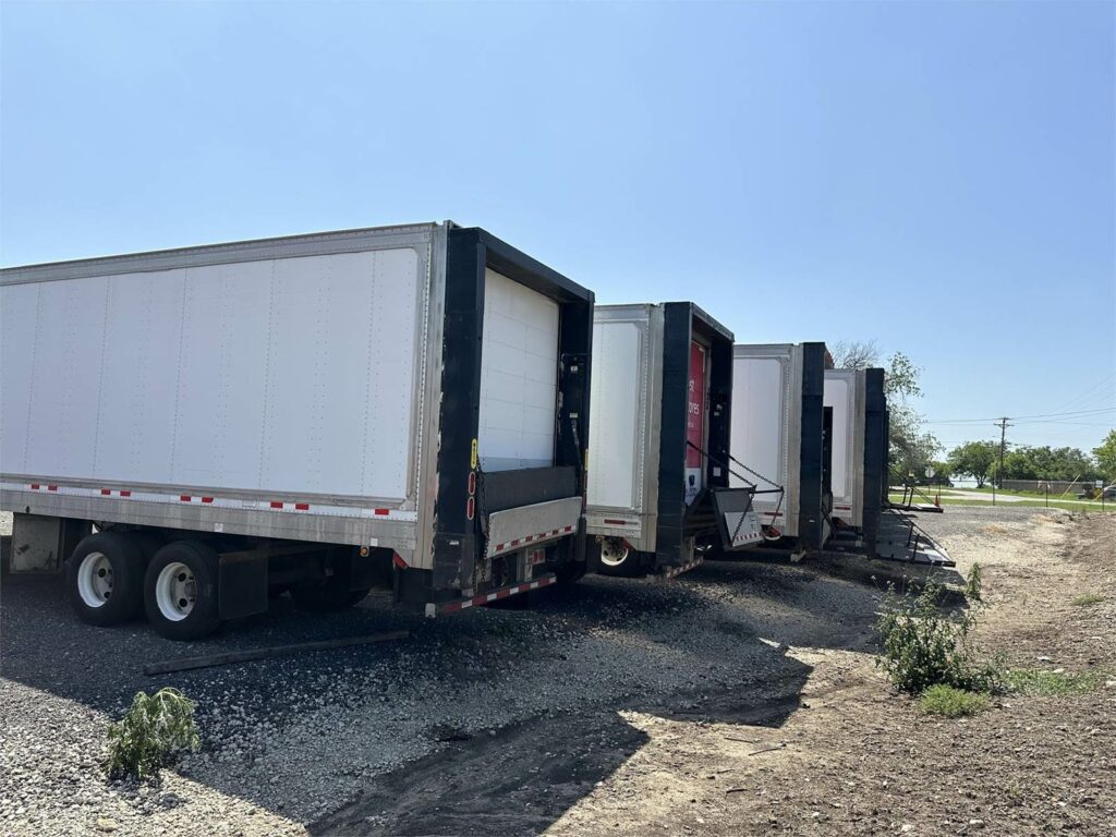 2008 Great Dane 48 ft Reefer Trailer – Roll up Door, Liftgate, Carrier