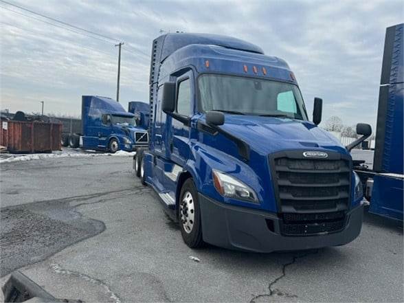 2020 Freightliner Cascadia 116 Sleeper Semi Truck – 60″ Mid Roof, Detroit 410HP, Automatic