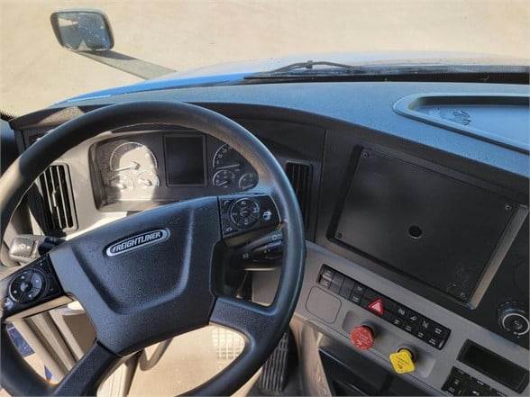 2019 Freightliner Cascadia 116 Sleeper Semi Truck – Detroit 410HP, Automatic