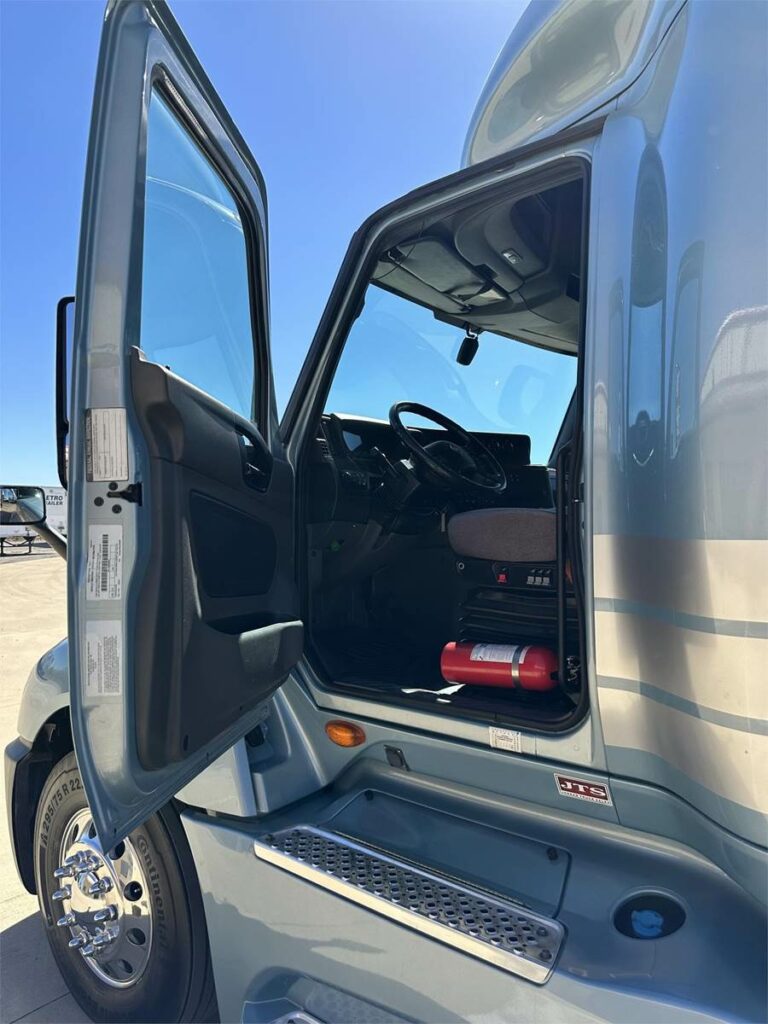 2020 International LT Sleeper Semi Truck – 73″ Raised Roof Sleeper, Cummins 450HP, 12 Speed Endurant Amt