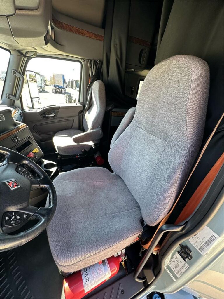 2020 International LT Sleeper Semi Truck – 73″ Raised Roof Sleeper, Cummins 450HP, 12 Speed Endurant Amt