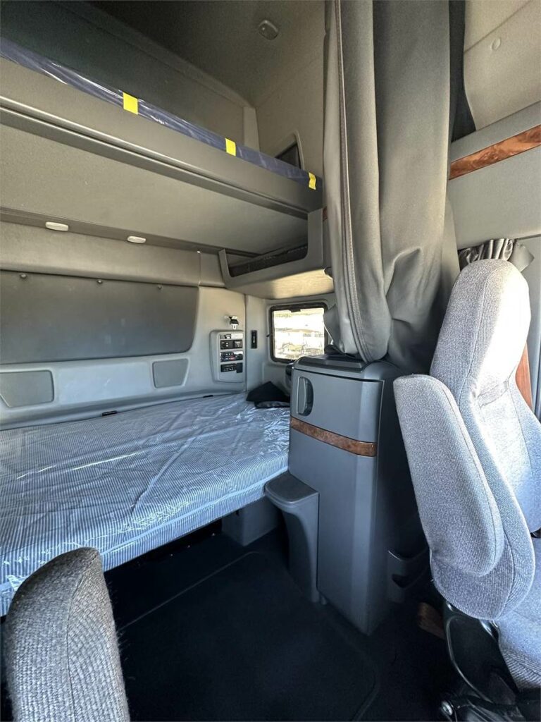 2020 International LT Sleeper Semi Truck – 73″ Raised Roof Sleeper, Cummins 450HP, 12 Speed Endurant Amt