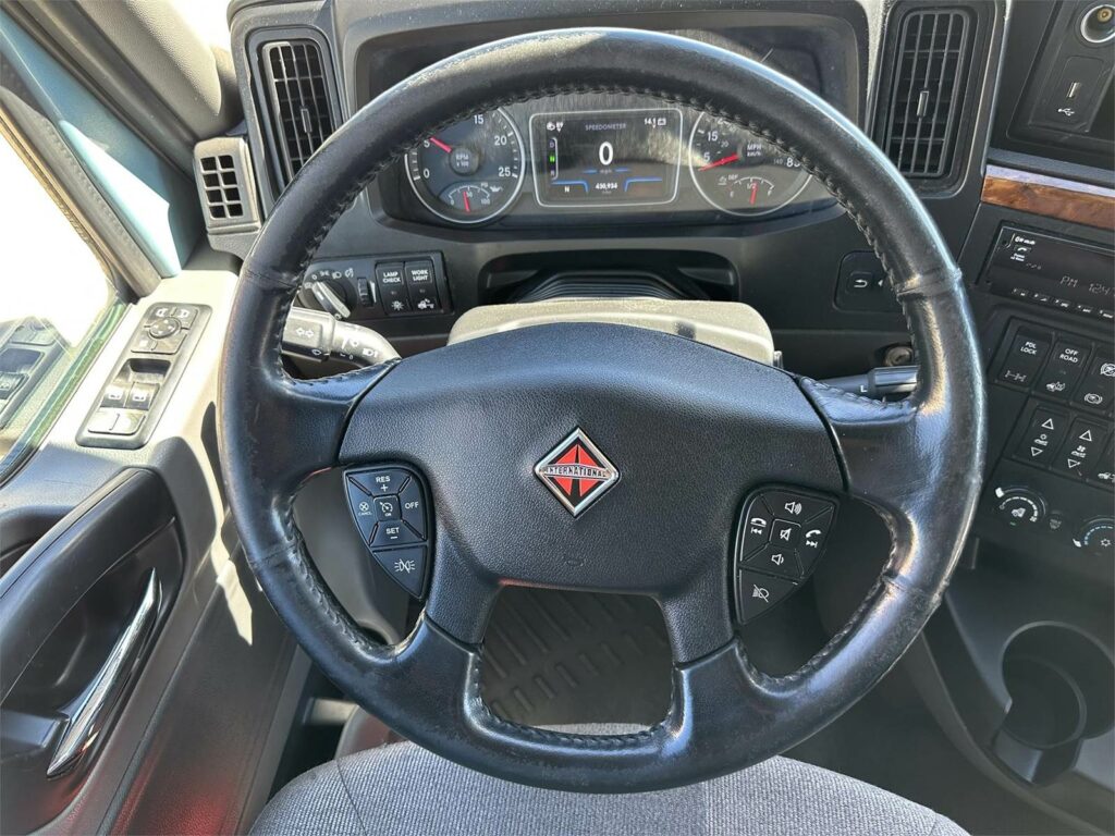 2020 International LT Sleeper Semi Truck – 73″ Raised Roof Sleeper, Cummins 450HP, 12 Speed Endurant Amt