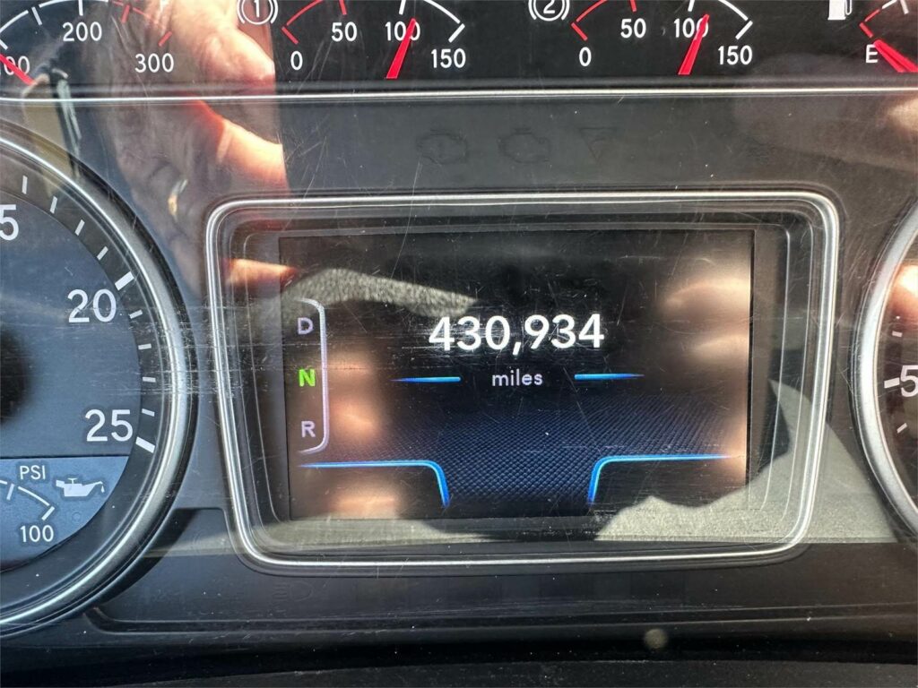 2020 International LT Sleeper Semi Truck – 73″ Raised Roof Sleeper, Cummins 450HP, 12 Speed Endurant Amt