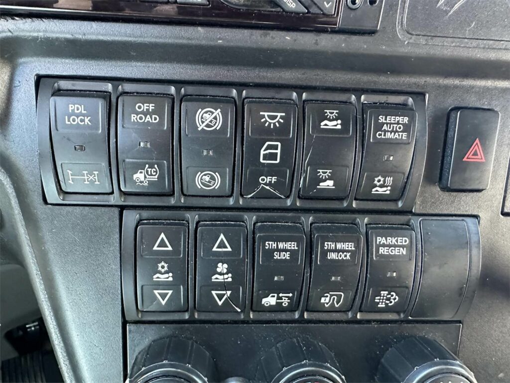 2020 International LT Sleeper Semi Truck – 73″ Raised Roof Sleeper, Cummins 450HP, 12 Speed Endurant Amt