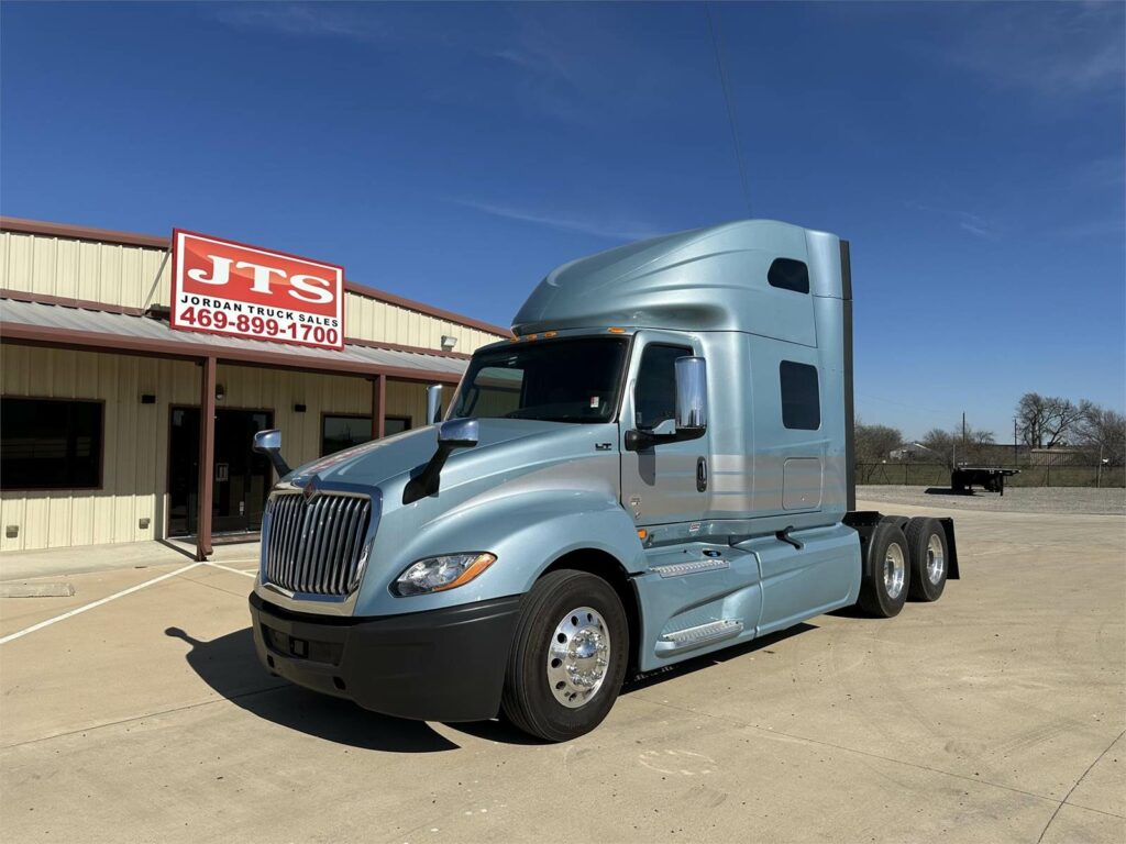 2020 International LT Sleeper Semi Truck – 73″ Raised Roof Sleeper, Cummins 450HP, 12 Speed Endurant Amt