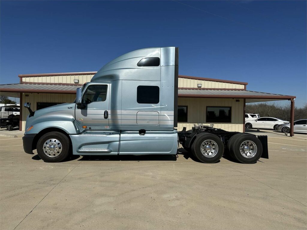 2020 International LT Sleeper Semi Truck – 73″ Raised Roof Sleeper, Cummins 450HP, 12 Speed Endurant Amt