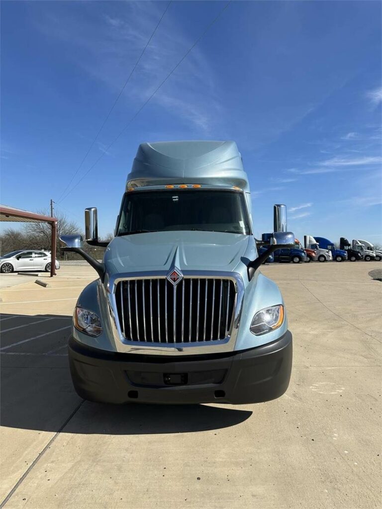 2020 International LT Sleeper Semi Truck – 73″ Raised Roof Sleeper, Cummins 450HP, 12 Speed Endurant Amt