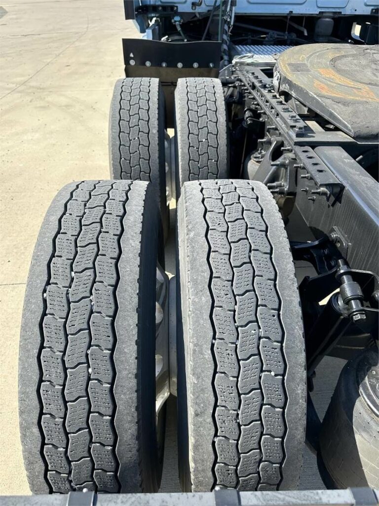 2020 International LT Sleeper Semi Truck – 73″ Raised Roof Sleeper, Cummins 450HP, 12 Speed Endurant Amt