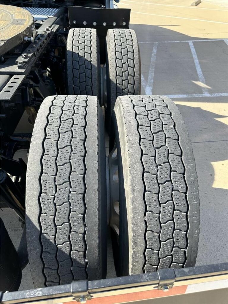 2020 International LT Sleeper Semi Truck – 73″ Raised Roof Sleeper, Cummins 450HP, 12 Speed Endurant Amt