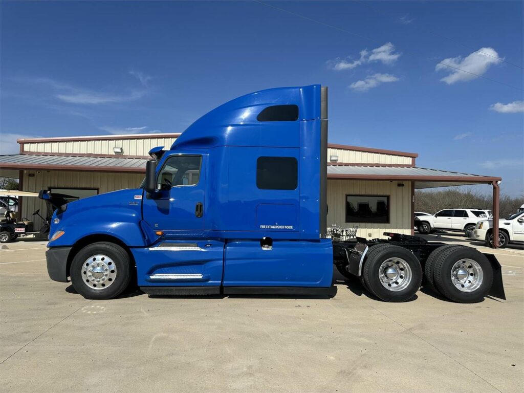 2018 International LT Sleeper Semi Truck – 73″ Raised Roof Sleeper, Cummins 400HP, 12 Speed Endurant Amt