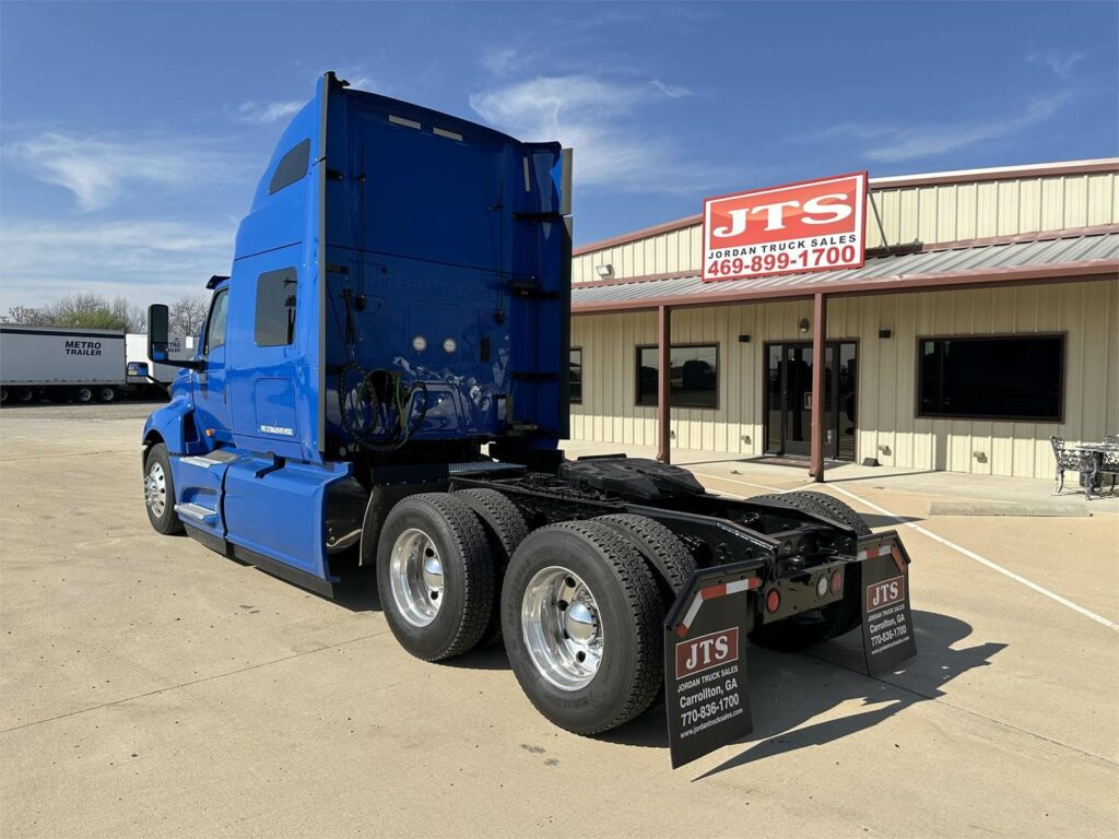 2018 International LT Sleeper Semi Truck – 73″ Raised Roof Sleeper, Cummins 400HP, 12 Speed Endurant Amt