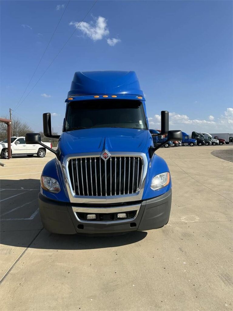 2018 International LT Sleeper Semi Truck – 73″ Raised Roof Sleeper, Cummins 400HP, 12 Speed Endurant Amt