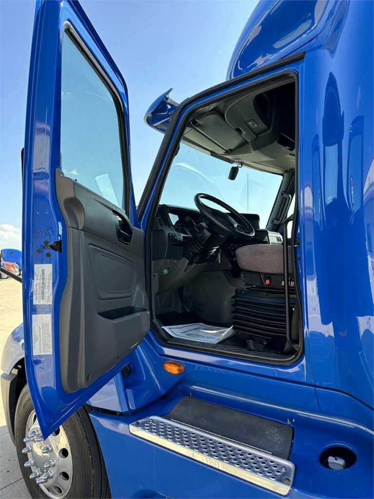 2018 International LT Sleeper Semi Truck – 73″ Raised Roof Sleeper, Cummins 400HP, 12 Speed Endurant Amt