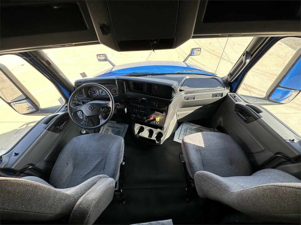 2018 International LT Sleeper Semi Truck – 73″ Raised Roof Sleeper, Cummins 400HP, 12 Speed Endurant Amt