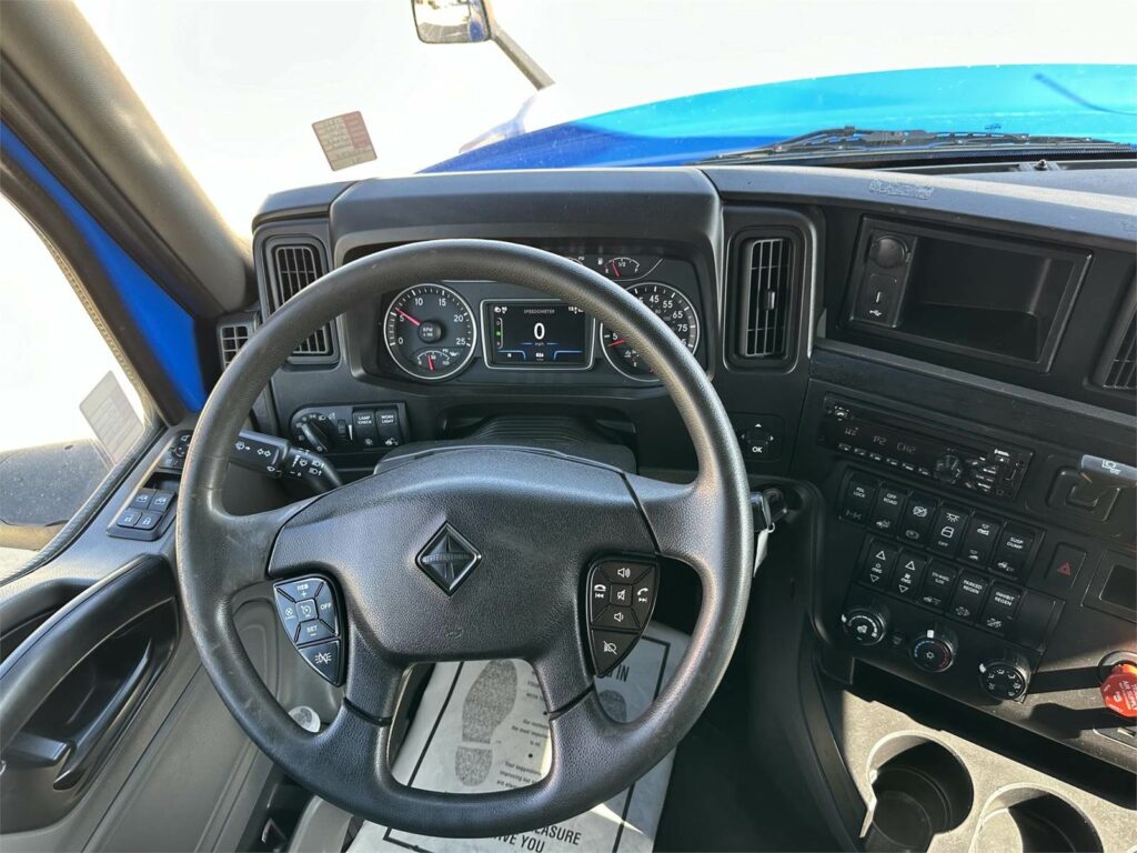 2018 International LT Sleeper Semi Truck – 73″ Raised Roof Sleeper, Cummins 400HP, 12 Speed Endurant Amt