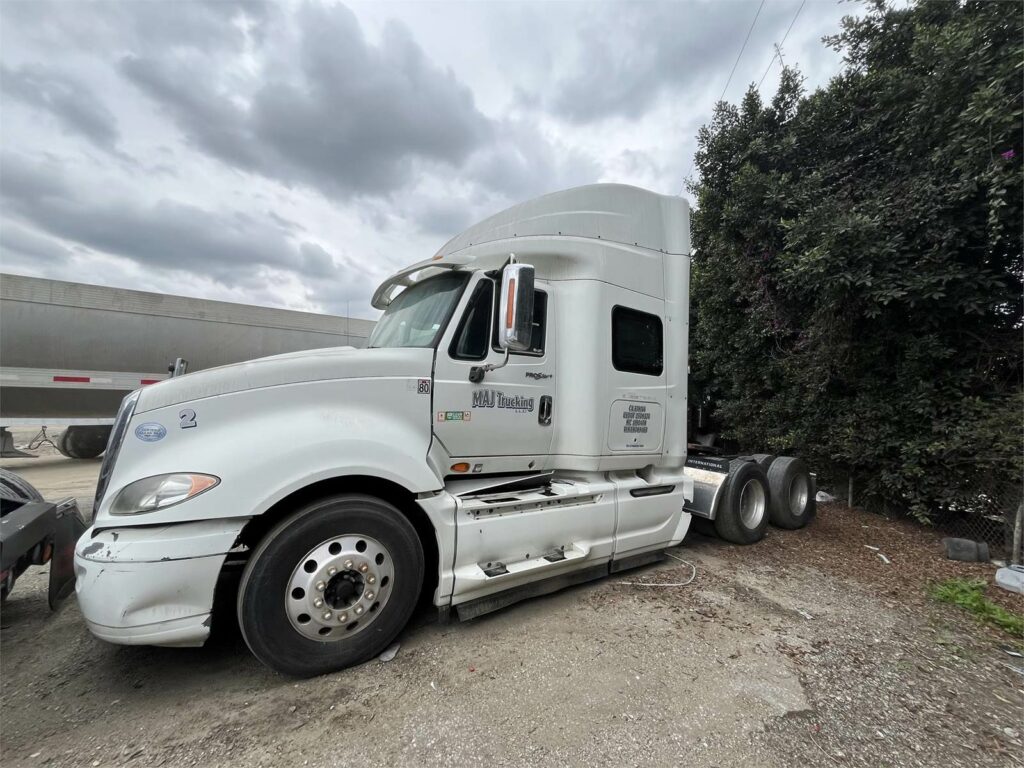 2014 International ProStar Sleeper Semi Truck