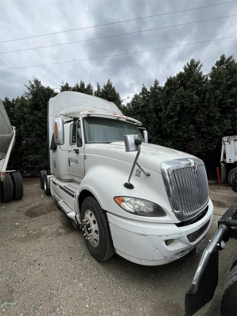 2014 International ProStar Sleeper Semi Truck