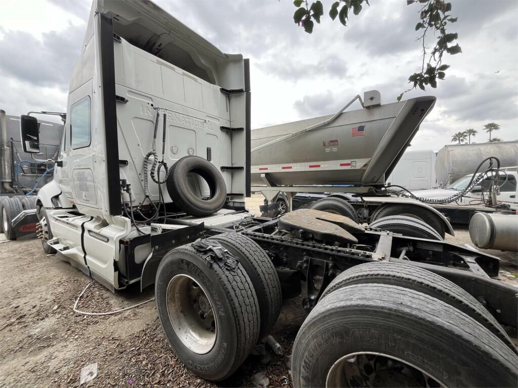 2014 International ProStar Sleeper Semi Truck