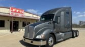 2019 Kenworth T680 Sleeper Semi Truck – 76″ Raised Roof Sleeper, Paccar 485HP, 13 Speed Manual