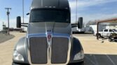 2019 Kenworth T680 Sleeper Semi Truck – 76″ Raised Roof Sleeper, Paccar 485HP, 13 Speed Manual