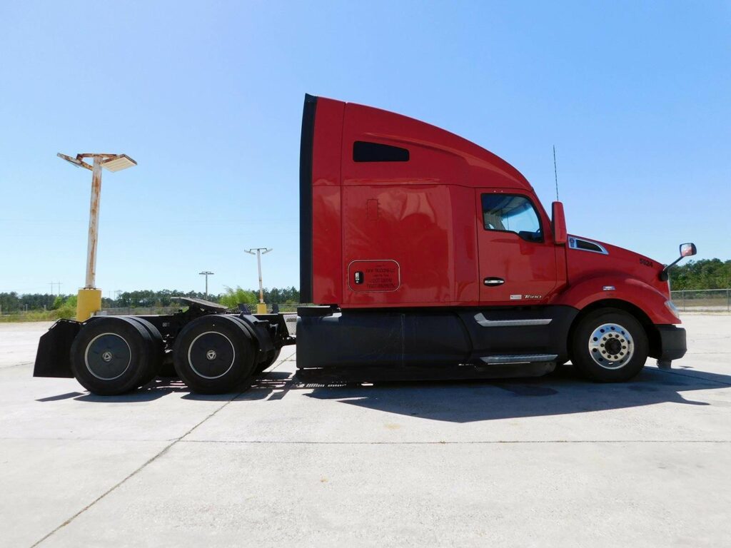 2020 Kenworth T680 Sleeper Semi Truck – Cummins 400HP, 10 Speed Automatic