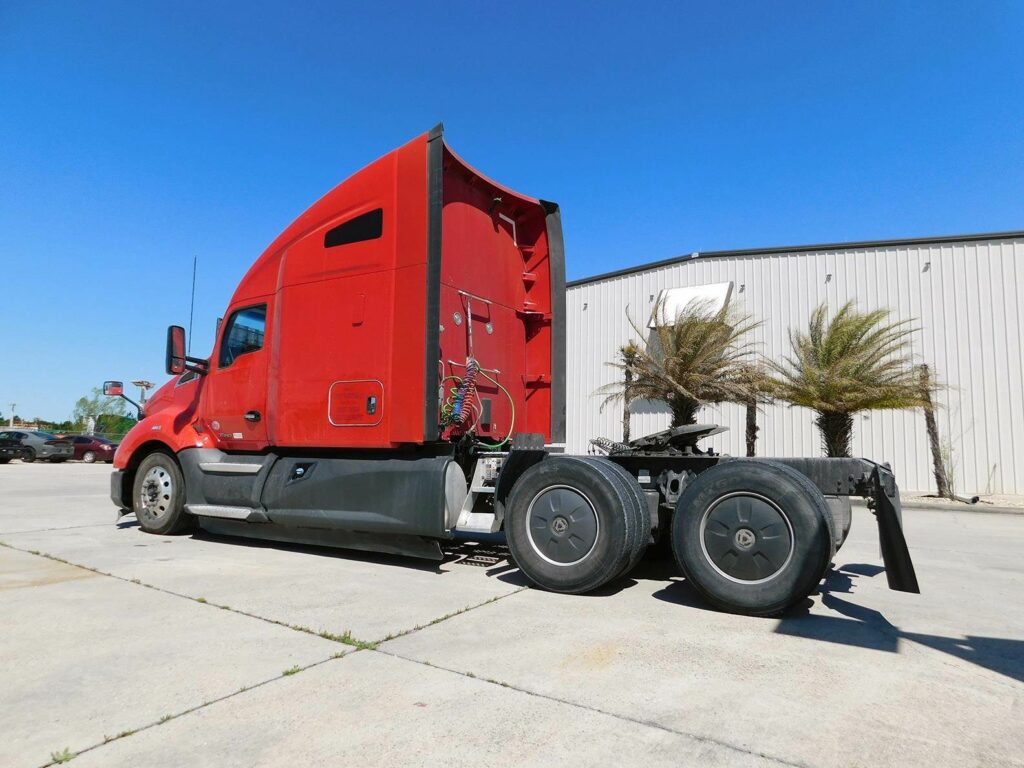 2020 Kenworth T680 Sleeper Semi Truck – Cummins 400HP, 10 Speed Automatic