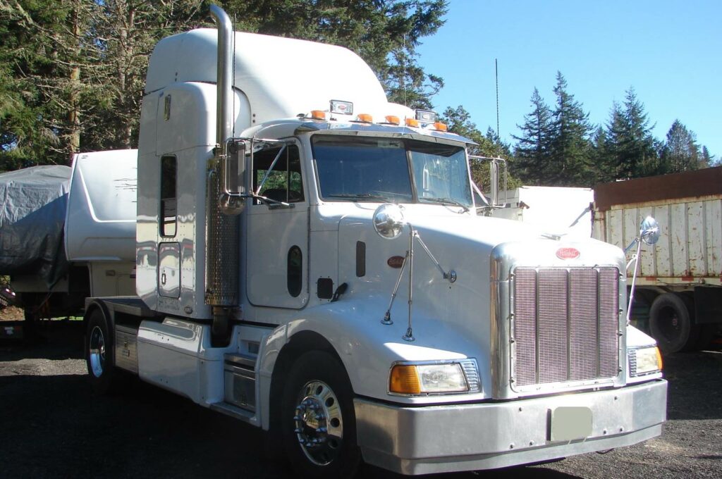 2000 Peterbilt 377 RV Hauler  GVWR of 40,000 LBS