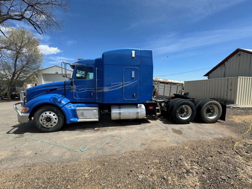 2007 Peterbilt 386 Sleeper Semi Truck