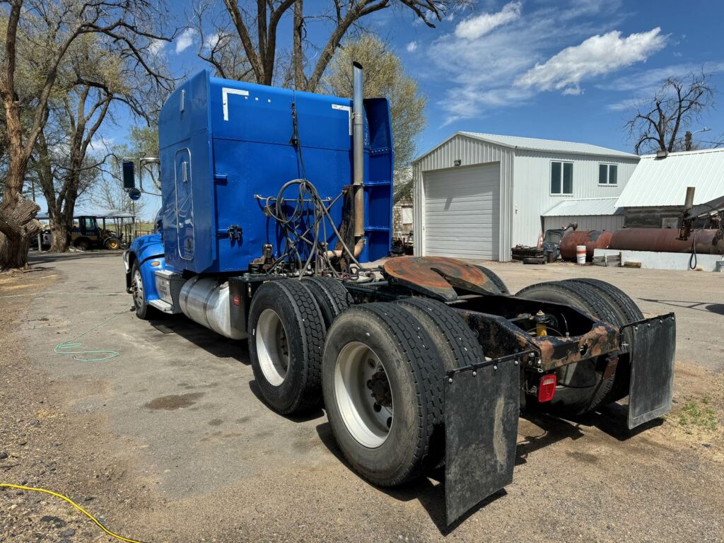 2007 Peterbilt 386 Sleeper Semi Truck