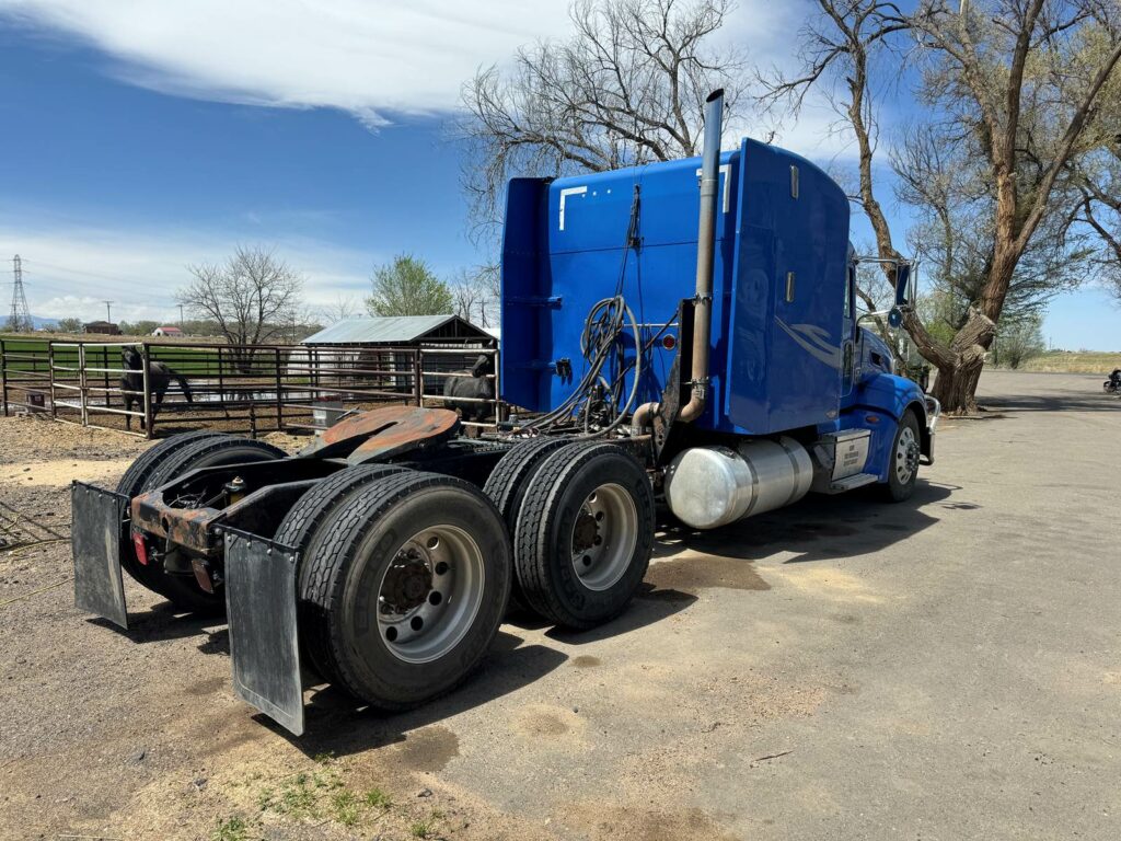 2007 Peterbilt 386 Sleeper Semi Truck