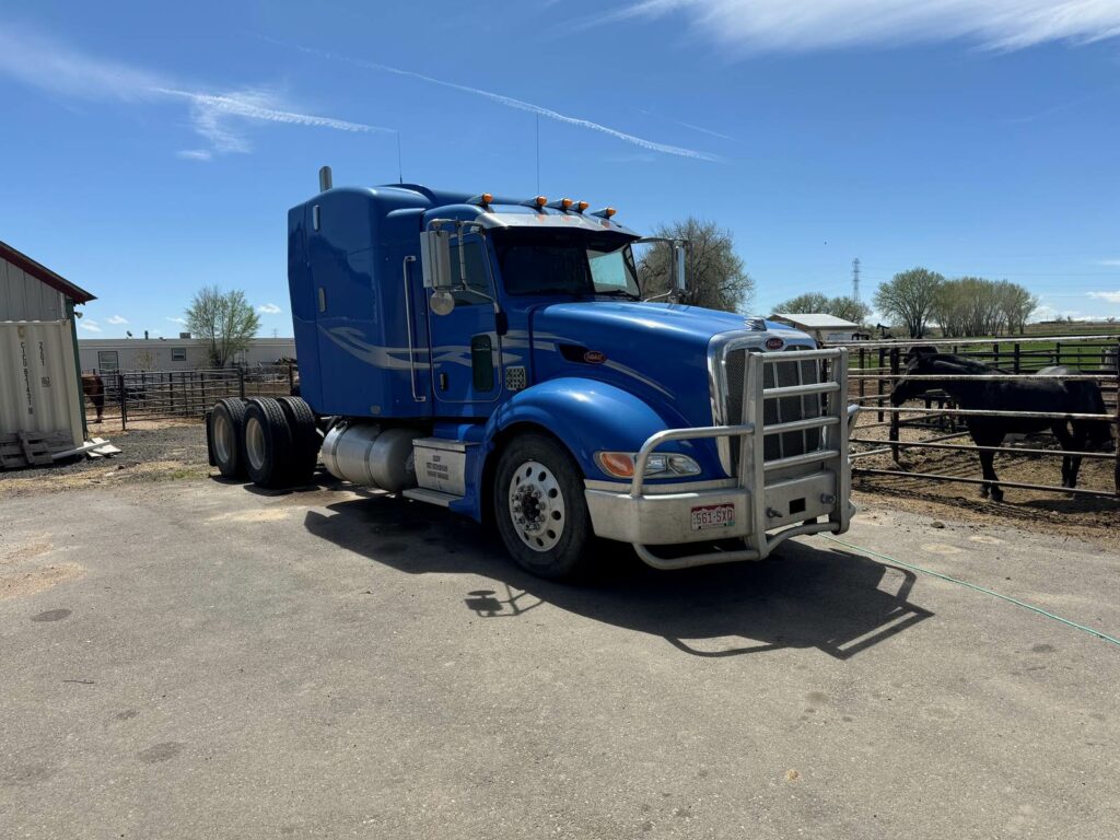 2007 Peterbilt 386 Sleeper Semi Truck